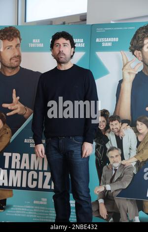 13 febbraio 2023, Napoli, Italia: Photocall e conferenza stampa del nuovo film di Alessandro Siani tramite amicizia (attraverso amicizia) hanno partecipato ad una parte del cast composto da Matilde Gioli, Alessandro Siani e Max Tortora. La conferenza si è tenuta all'Hotel Vesuvio di Napoli. (Credit Image: © Arianna di Micco/Pacific Press via ZUMA Press Wire) SOLO PER USO EDITORIALE! Non per USO commerciale! Foto Stock