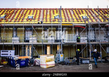 VLAARDINGEN - lavoratori edili al lavoro nel nuovo progetto di costruzione Park Vijfsluizen da Heijmans impresa di costruzione. ANP JEFFREY GROENEWEG olanda fuori - belgio fuori Foto Stock