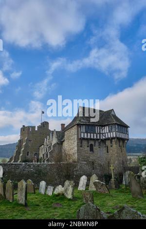 Stokesay Castle and Gatehouse, Stokesay, vicino a Craven Arms, Shropshire Foto Stock
