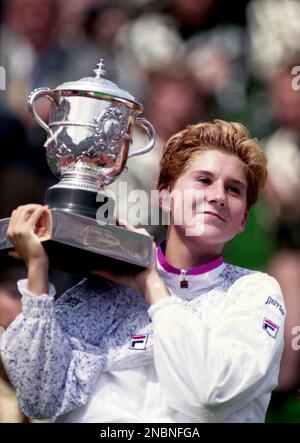 Campionato francese di tennis Open 1991, Roland Garros Club, Parigi, Francia Monica Seles Ladies Champion Foto di Tony Henshaw Foto Stock