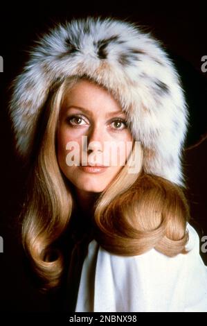 CATHERINE DENEUVE in APRILE STOOLS (1969), diretto da STUART ROSENBERG. Credit: FOTO GENERALI NAZIONALI / Album Foto Stock