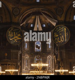 Foto in formato quadrato con sfondo islamico. Hagia Sophia o moschea Ayasofya. Ramadan o concetto islamico. Istanbul Turkiye - 1.20.2023 Foto Stock