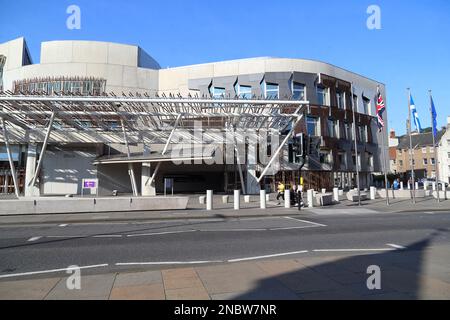 EDIMBURGO, GRAN BRETAGNA - 10 SETTEMBRE 2014: Questo è un frammento dell'insolita facciata del Parlamento scozzese, l'architetto Enrique Miralle Foto Stock