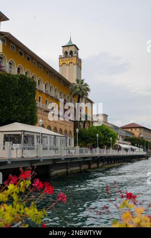 Il Grand Hotel di Gardone Riviera sulle dieci sponde del Lago di Garda Foto Stock