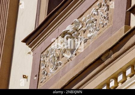 Dettagli di una facciata casa storica, Templiner Strasse a Joachimsthal, Brandeburgo, Germania. Foto Stock