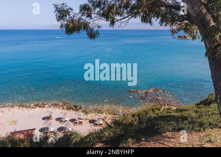 Aphrodite spiaggia vicino bagni di Aphrodite giardino botanico nella foresta nazionale di Akamas sulla penisola di Akamas, Paphos distretto a Cipro Foto Stock