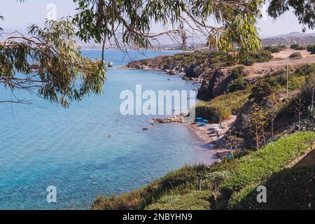 Aphrodite spiaggia vicino bagni di Aphrodite giardino botanico nella foresta nazionale di Akamas sulla penisola di Akamas, Paphos distretto a Cipro Foto Stock
