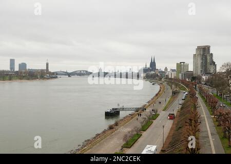 Colonia Dom e Rheine in Germania. Panorama dello skyline di Colonia con la Cattedrale di Colonia Foto Stock