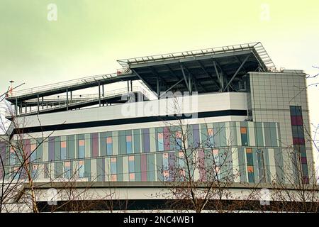 Glasgow, Scozia, Regno Unito 14th febbraio 2023. Queen Elizabeth University Hospital, Royal Hospital for Children molto maligned ospedale accanto alle fognature ha vinto un premio oggi, l'anca d'oro premio per la cura dei pazienti per i risultati migliori tra gli ospedali scozzesi per la cura dell'anca. Una spinta morale molto necessaria per il personale dell'ospedale Credit Gerard Ferry/Alamy Live News Foto Stock