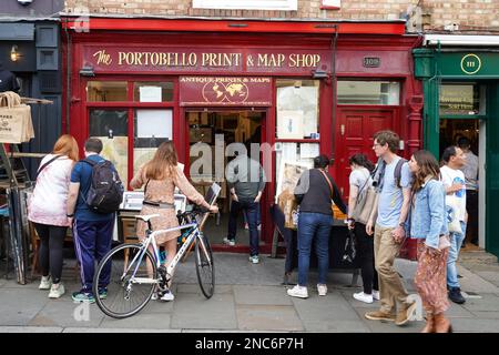 The Portobello Stampa & Mappa Shop in Portobello Road Market in Notting Hill, Londra Inghilterra Regno Unito Regno Unito Foto Stock