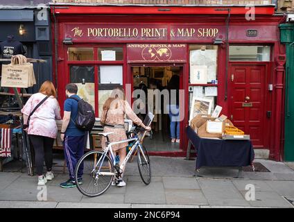 The Portobello Stampa & Mappa Shop in Portobello Road Market in Notting Hill, Londra Inghilterra Regno Unito Regno Unito Foto Stock