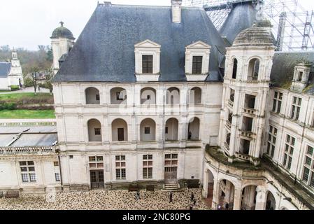 Chambord, Francia - Dicembre 30 2022: La facciata decorativa nel castello di Chambord Foto Stock