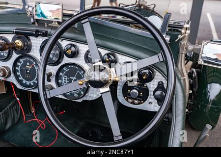 Il colpo di stato di un'annata Bentley 4 1/2 1928 litri le Mans Vanden Plas Tourer costruita in Inghilterra nel Colorado Grand Car Rally. Foto Stock