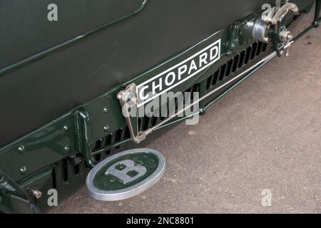 Collegamento del freno di stazionamento di una Bentley 4 1/2 le Mans Vanden Plas Tourer del 1928 costruita in Inghilterra nel rally di Colorado Grand Car. Foto Stock