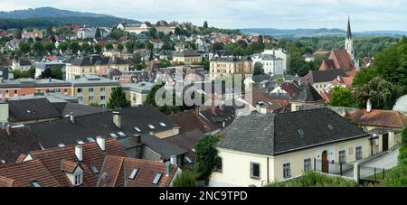 La vista panoramica della storica città vecchia di Melk nella regione di Wachau (Austria). Foto Stock