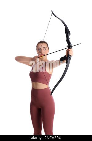 Donna con arco e freccia pratica tiro con l'arco su sfondo bianco Foto Stock