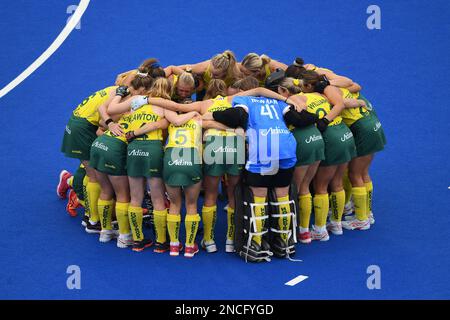 Sydney, NSW, Australia. 13th Feb, 2023. Febbraio 13, 2023, Sydney Australia, Team Australia huddle before durante la FIH femminile (International Hockey Federation) Pro League2022/23 Field Hockey Match tra Australia e Cina all'Olympic Park Hockey Centre di Sydney, (Credit Image: © Danish Ravi/ZUMA Press Wire) SOLO PER USO EDITORIALE! Non per USO commerciale! Foto Stock