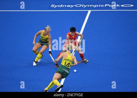 Sydney, NSW, Australia. 13th Feb, 2023. 13 febbraio 2023, Sydney Australia, Stephanie Kershaw (R) in azione durante la FH femminile (International Hockey Federation) Pro League2022/23 Field Hockey Match tra Australia e Cina all'Olympic Park Hockey Centre di Sydney, (Credit Image: © Danish Ravi/ZUMA Press Wire) SOLO PER USO EDITORIALE! Non per USO commerciale! Foto Stock