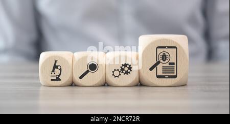 Blocchi di legno con simbolo del concetto di test software Foto Stock