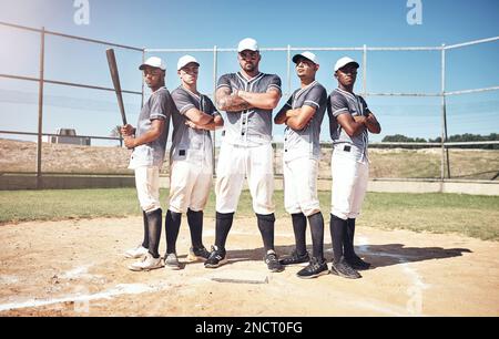 Sono stati un gran affare qui. Ritratto di un gruppo di giovani sicuri che giocano una partita di baseball. Foto Stock