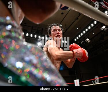 Tokyo, Giappone. 14th Feb, 2023. Kenta Nakagawa compete durante il bout vacante di boxe Super Flyweight del WBO Asia Pacific alla Korakuen Hall di Tokyo, Giappone, 14 febbraio 2023. Credit: Hiroaki Finito Yamaguchi/AFLO/Alamy Live News Foto Stock