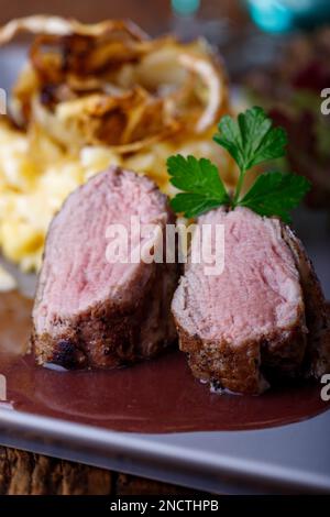 Filetto di maiale con pasta sveva Foto Stock