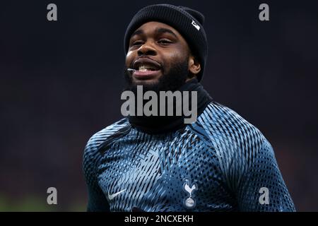 Milano, Italia. 14 febbraio 2023, Japhet Tanganga del Tottenham Hotspur FC durante il warm up prima del round della UEFA Champions League di 16 tappa una partita tra AC Milan e Tottenham Hotspur allo Stadio Giuseppe Meazza il 14 febbraio 2023 a Milano. Foto Stock