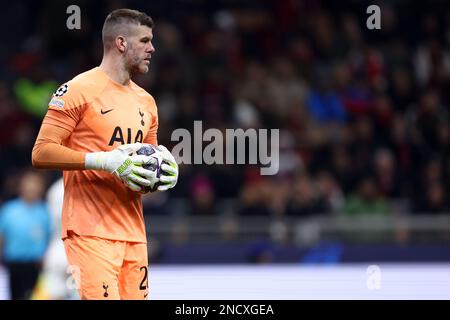 Milano, Italia. 14 febbraio 2023, Fraser Forster del Tottenham Hotspur FC si presenta durante il round della UEFA Champions League di 16 tappa una partita tra AC Milan e Tottenham Hotspur allo Stadio Giuseppe Meazza il 14 febbraio 2023 a Milano. Foto Stock