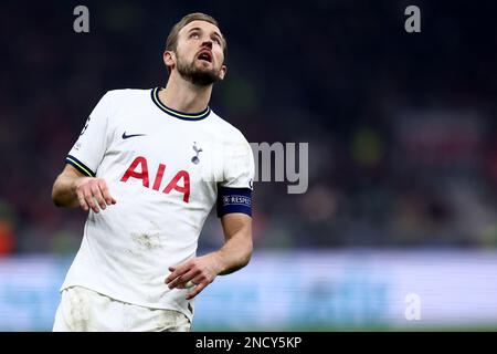 Harry Kane del Tottenham Hotspur FC si presenta durante il round della UEFA Champions League del 16, primo incontro di tappa tra AC Milan e Tottenham Hotspur allo stadio Giuseppe Meazza il 14 febbraio 2023 a Milano. Foto Stock