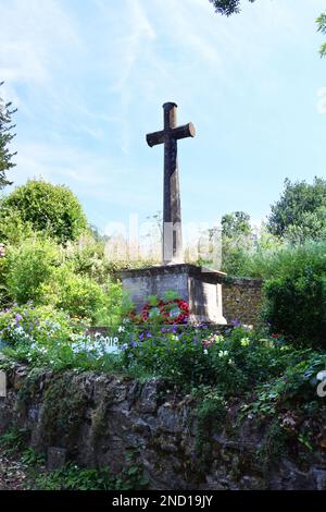 Monumento di villaggio segna il centenario della fine della Prima Guerra Mondiale, Netherbury, Dorset, Regno Unito - Giovanni Gollop Foto Stock