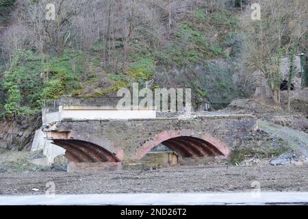 Rovina del ponte ferroviario dopo il disastro alluvionale dell'Ahr del 2021, visto nel 2023 Foto Stock