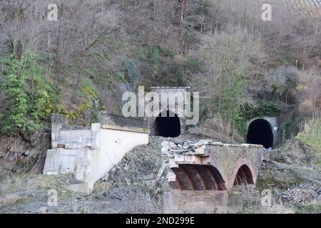 Rovina del ponte ferroviario dopo il disastro alluvionale dell'Ahr del 2021, visto nel 2023 Foto Stock