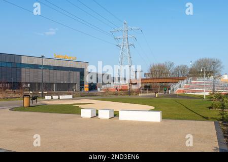 Il Whitehouse's Wharf, recentemente rinnovato, sul canale Worcester e Birmingham a Selly Oak, Birmingham, Regno Unito Foto Stock