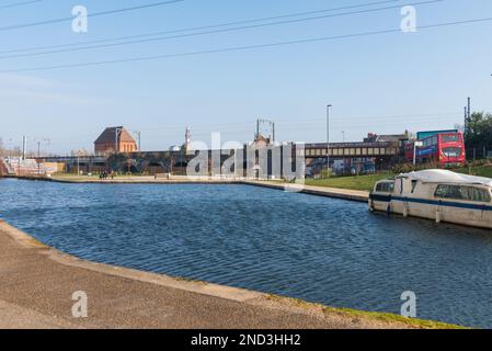 Il Whitehouse's Wharf, recentemente rinnovato, sul canale Worcester e Birmingham a Selly Oak, Birmingham, Regno Unito Foto Stock