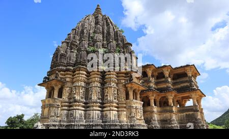 Il bellissimo antico tempio di Navlakha, Ghumli, Gujrat, India. Foto Stock