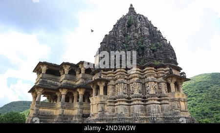 Il bellissimo antico tempio di Navlakha, Ghumli, Gujrat, India. Foto Stock