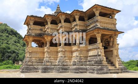 Il bellissimo antico tempio di Navlakha, Ghumli, Gujrat, India. Foto Stock