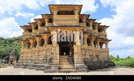 Il bellissimo antico tempio di Navlakha, Ghumli, Gujrat, India. Foto Stock