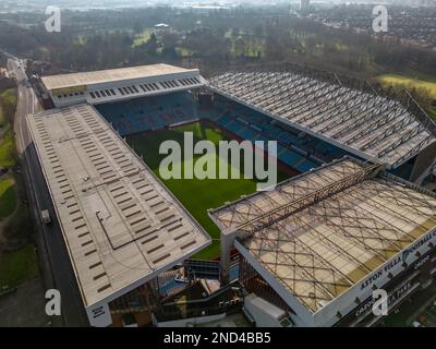 Aston Villa FC Football Club Stadium Villa Park dall'aria, vista panoramica degli uccelli da un drone aereo Foto Stock