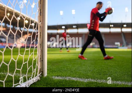 NET e il posto nella porta di calcio allo stadio e portiere sullo sfondo. Foto Stock