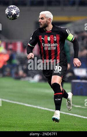 Theo Hernandez di AC Milan in azione durante la partita di calcio UEFA Champions League tra AC Milan e Tottenham Hotspur allo stadio San Siro di MIL Foto Stock