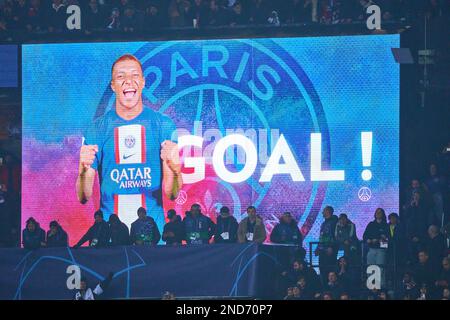 Kylian MBAPPE, PSG 7 festeggia il gol fuori-gioco nell'ottava finale PARIGI SG - FC BAYERN MUENCHEN 0-1 di calcio UEFA Champions League, partita nella stagione 2022/2023 a Parigi, 14 febbraio 2022. Achtelfinale, FCB, Monaco di Baviera, PSG © Peter Schatz / Alamy Live News Foto Stock