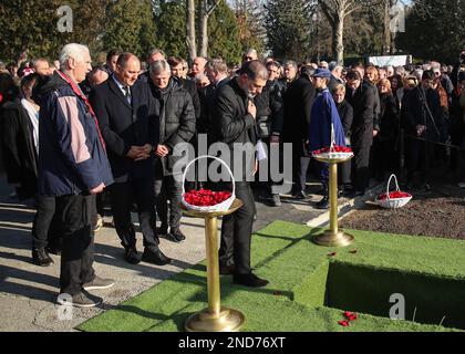 I funerali di Miroslav Ciro Blazevic, allenatore di calcio ed ex allenatore capo della nazionale croata al cimitero Mirogoj di Zagabria, Croazia il 15 febbraio 2023. Foto: Matija Habljak/PIXSELL Foto Stock