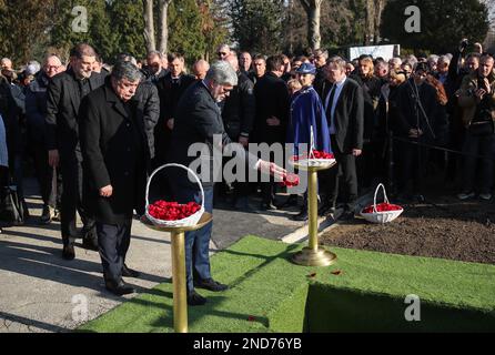 I funerali di Miroslav Ciro Blazevic, allenatore di calcio ed ex allenatore capo della nazionale croata al cimitero Mirogoj di Zagabria, Croazia il 15 febbraio 2023. Foto: Matija Habljak/PIXSELL Foto Stock