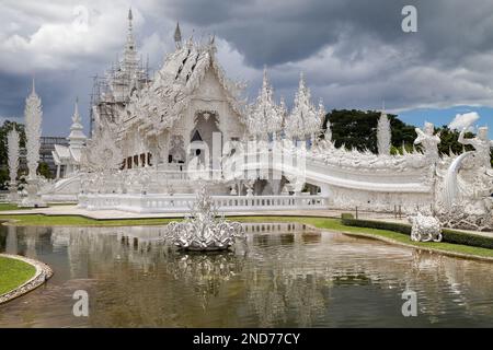 Wat Rong Khun in Chiang Rai, Thailandia. Foto Stock