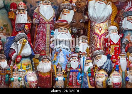 Babbo Natale giocattoli in vendita al dettaglio di un negozio di articoli da regalo. Foto Stock