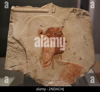 Rilievo frammentario di Amenhotep i (1525-1504 a.C.). Nuovo Regno, Dinastia XVIII Calcare dipinto. Dall'Alto Egitto, Grande Tempio di Amon a Karnak, cha Foto Stock