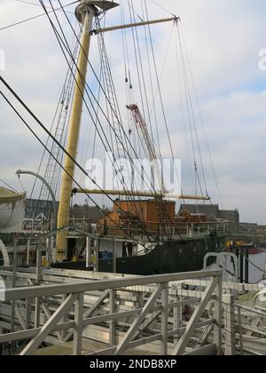 La storica nave Tall Glenlee è ormeggiata accanto al museo dei trasporti di Glasgow e, dopo un rinnovo, riaprirà i visitatori nella primavera del 2023. Foto Stock