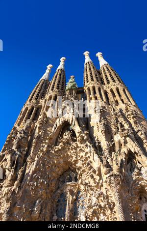 Esterno della Sagrada Familia Basilica di Antoni Gaudì a Barcellona, Spagna Foto Stock