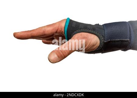 Mano rossa con nuova ortosi blu e sfondo bianco chiaro Foto Stock